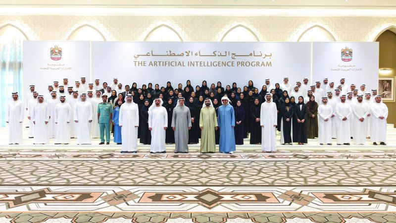 الامارات | محمد بن راشد يُكرّم خريجي برنامج الذكاء الاصطناعي الاتحادي