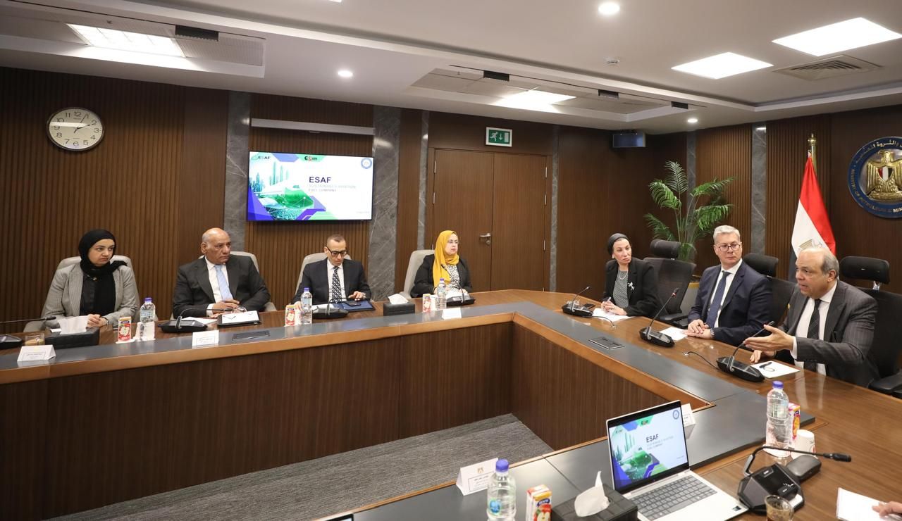 وزراء البترول والبيئة والطيران يبحثون التعاون فى إنتاج وقود الطائرات المستدام