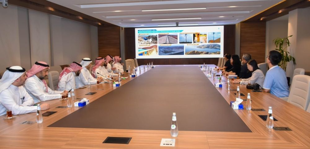 صور.. وفد صيني يطلع على تجربة ”الري“ الإدارية والتحول الرقمي