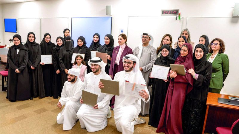 الامارات | جامعة زايد تحتفي بالدفعة الأولى من خريجي «الخطابة بالعربية»