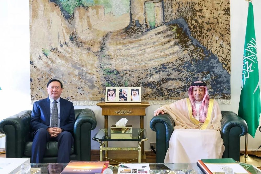 نائب وزير الخارجية يستعرض العلاقات الثنائية مع السفير الصيني