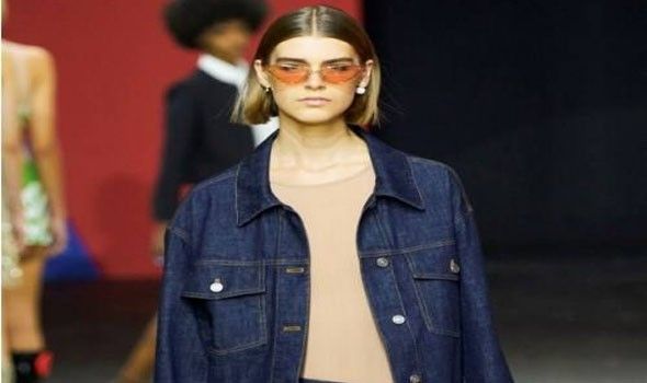 إطلالات بالدينم عصرية وسهلة التطبيق في موسم ربيع وصيف 2025