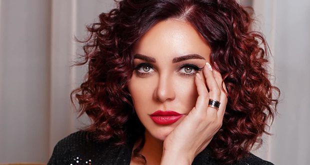 شطب سلاف فواخرجي من نقابة الفنانين السوريين.. قرار يُقسم الآراء