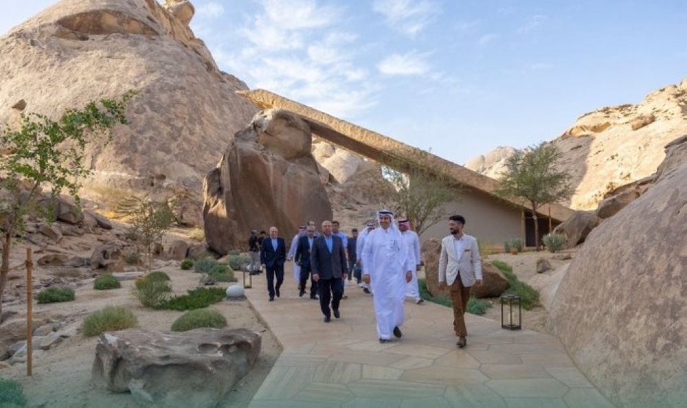 وزير النقل يبحث فرص التعاون والتكامل البحري مع نظيره المصري