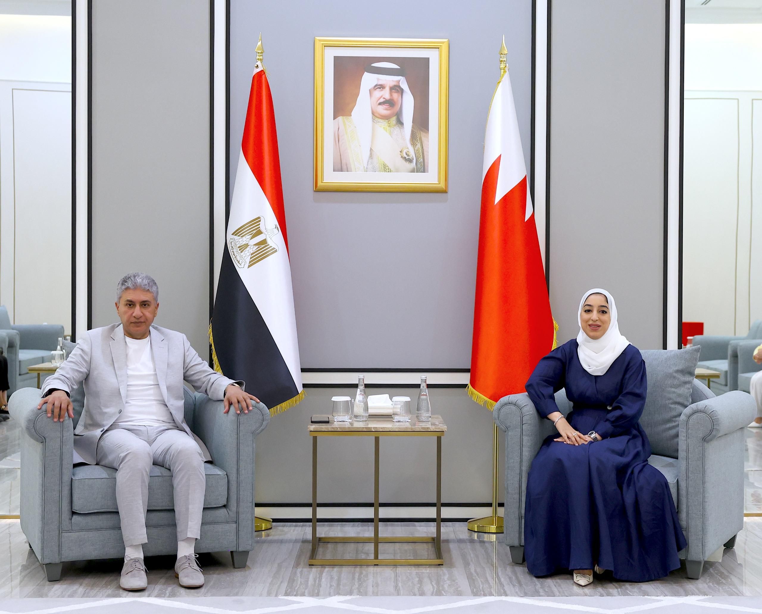 وزير السياحة يزور أرض المعارض وقلعة البحرين الأثرية والمتحف الخاص بها