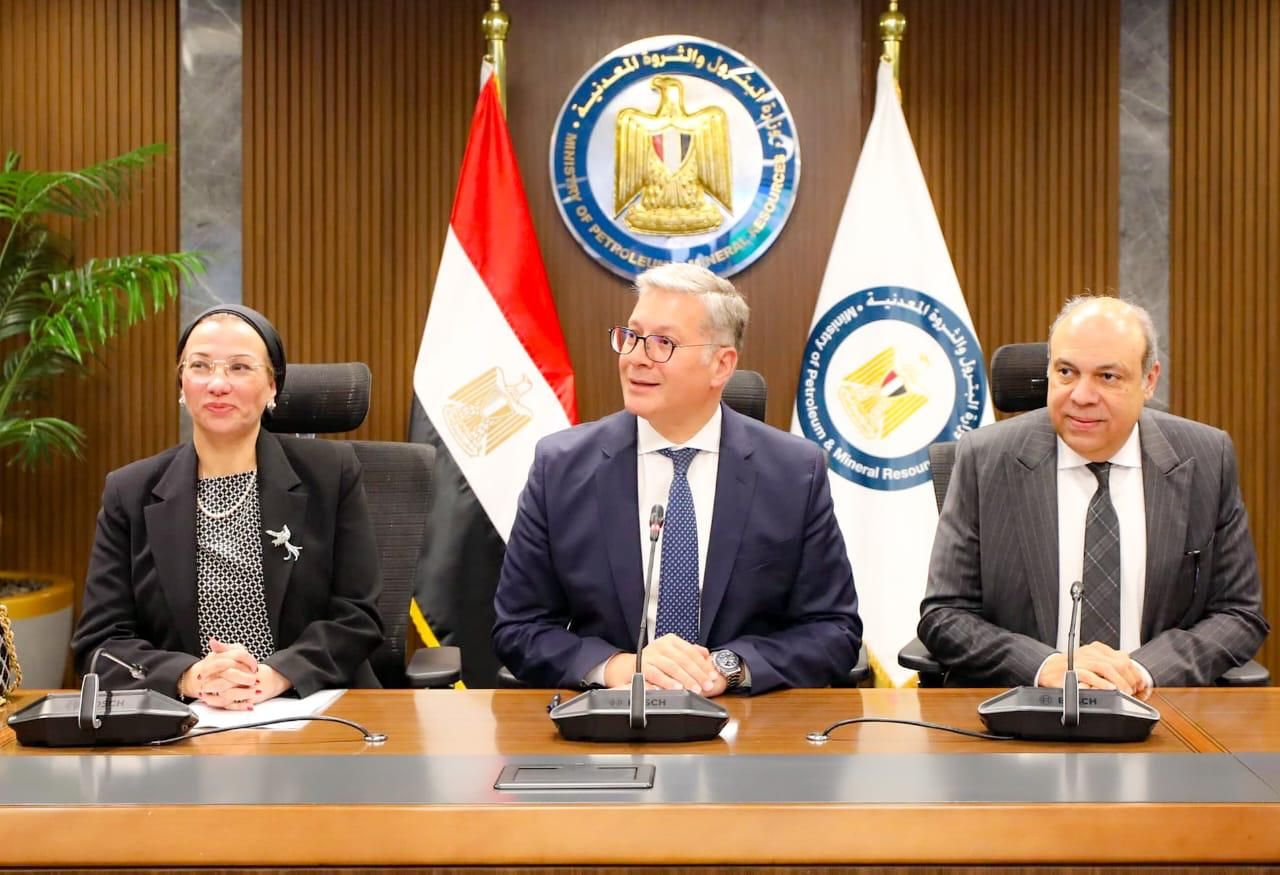 وزراء البترول والبيئة والطيران يبحثون التعاون فى إنتاج وقود الطائرات المستدام