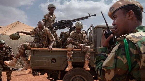 الصومال.. حركة الشباب تشن هجوماً على بلدة استراتيجية