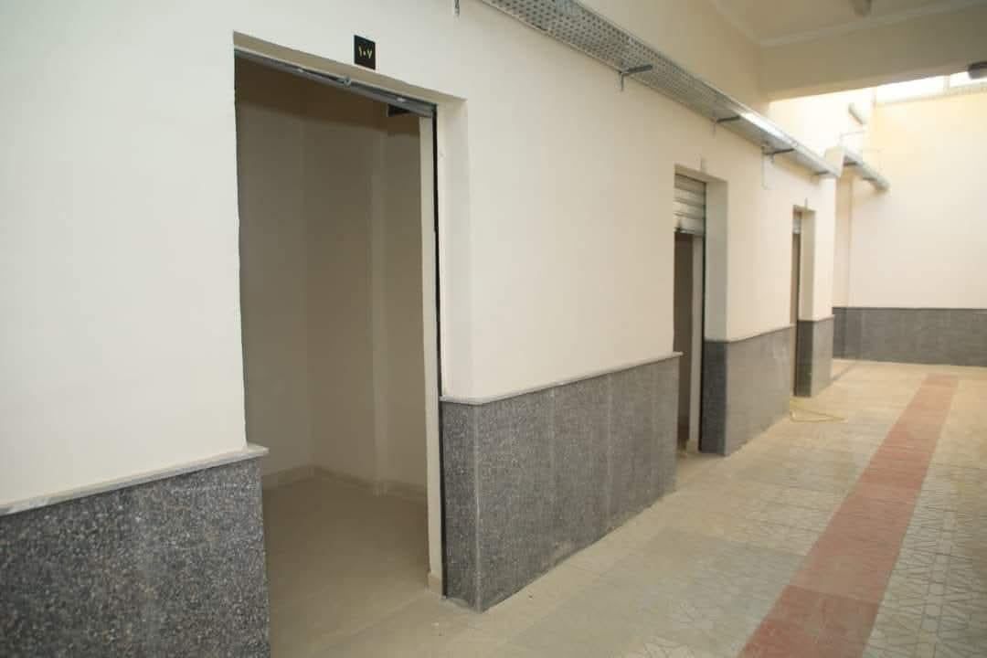 محافظ الجيزة يعلن بدء تسكين الباعة بسوق العياط الحضارى الجديد.. صور