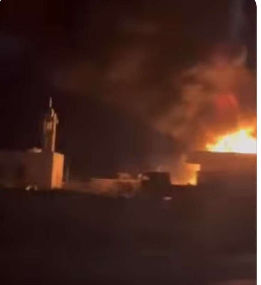 جماعة الحوثي تتهم هذه الدول بالتآمر في قصف ميناء رأس عيسى