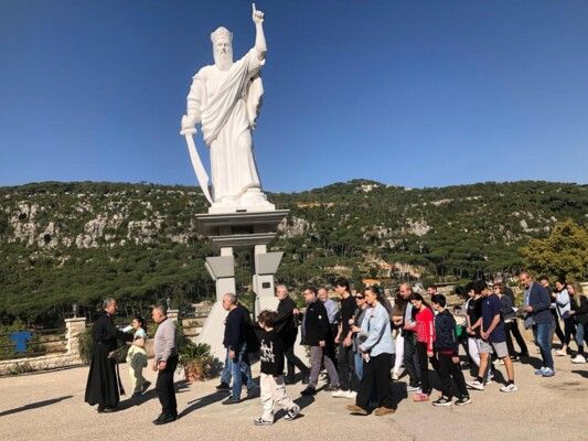 بعقليني ترأس رتبة سجدة الصليب في دير مار الياس- الكنيسة: لخلاص البشريَّة من الحُروب والبُغض