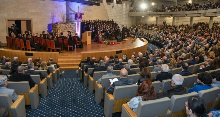 وصول الرئيس عون إلى جامعة الروح القدس- الكسليك للمشاركة برتبة سجدة الصليب