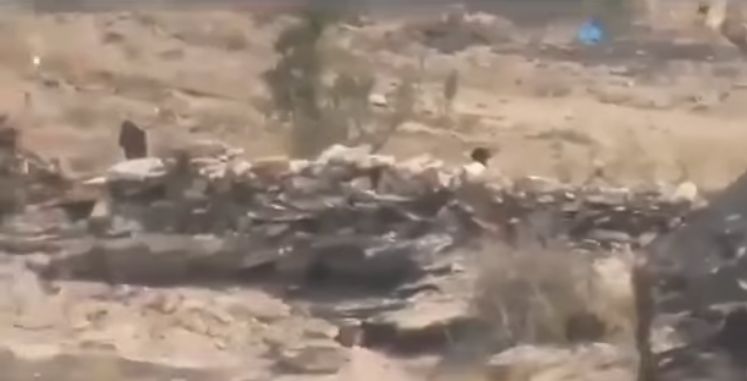 وزير بحكومة الشرعية يطمئن أهالي صنعاء ومناطق الحو ثيين عقب تدمير ميناء رأس عيسى