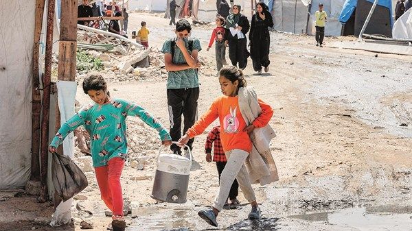 «التعطيش».. سلاح يفتك بالفلسطينيين في غزة