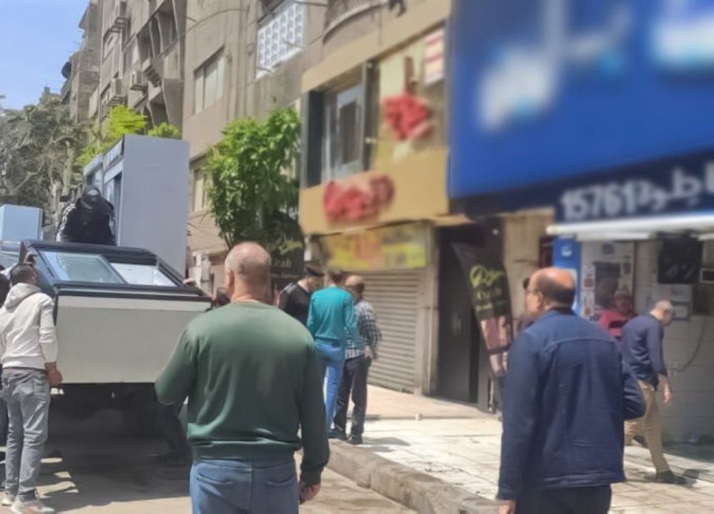 بكتيريا ضارة ومواد محظورة وراء إغلاق سلسلة مطاعم شهيرة بمصر 