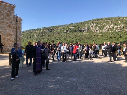 بعقليني ترأس رتبة سجدة الصليب في دير مار الياس- الكنيسة: لخلاص البشريَّة من الحُروب والبُغض