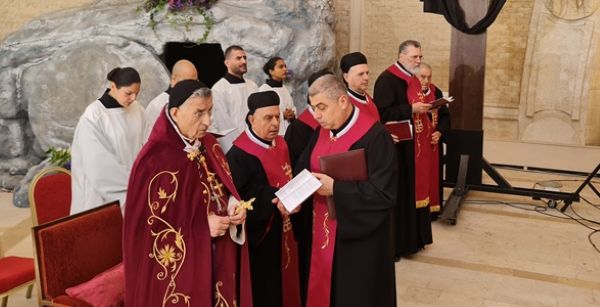 الراعي برتبة سجدة الصليب: فلنصلِ إلى المسيح كي يجعلنا نحوِّل بالحب والخدمة كل شر إلى خير