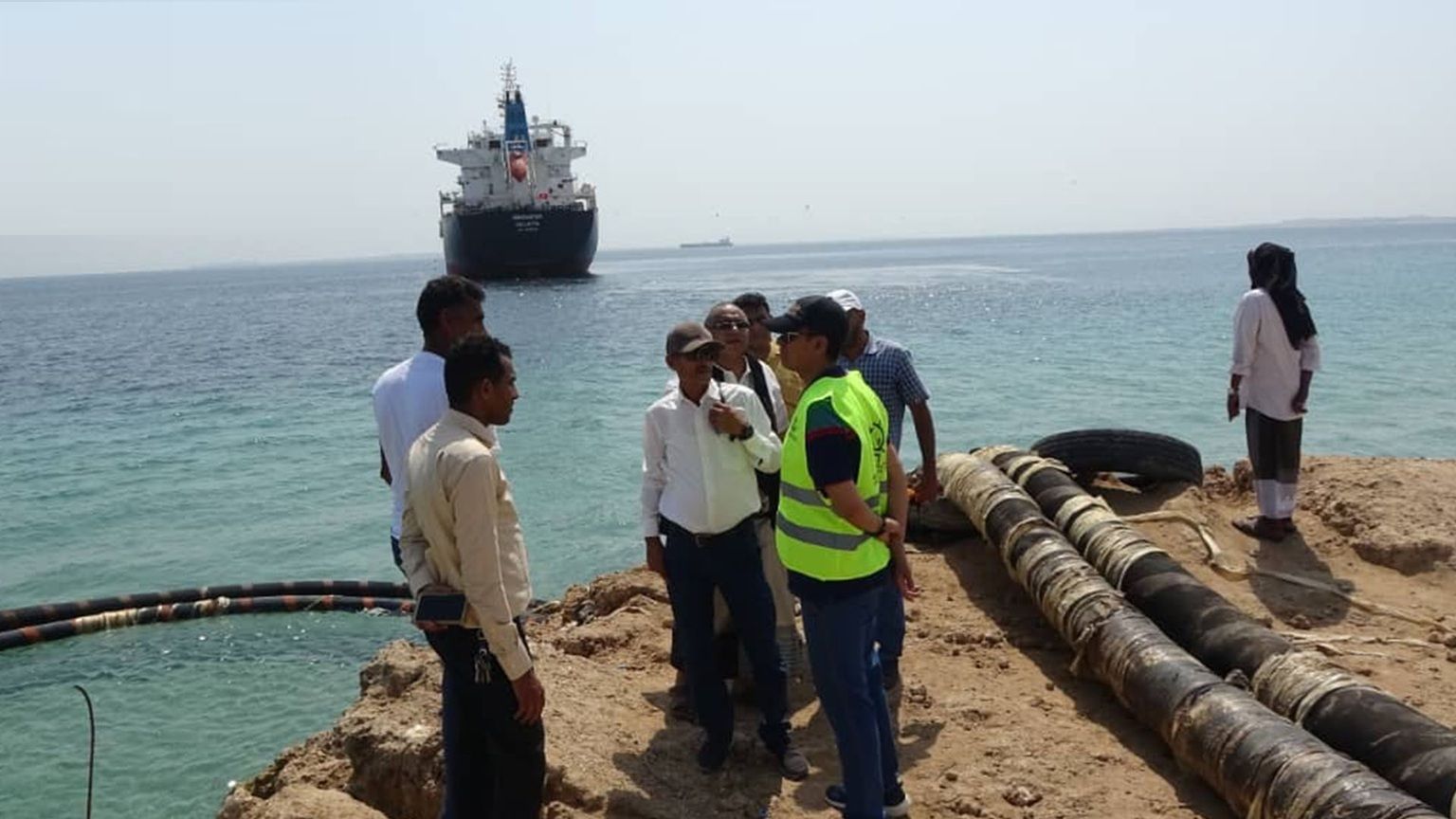 بعد تدميرة...ماذا تعرف عن ميناء رأس عيسى الرئة الاقتصادية للحوثيين؟ "شاهد"