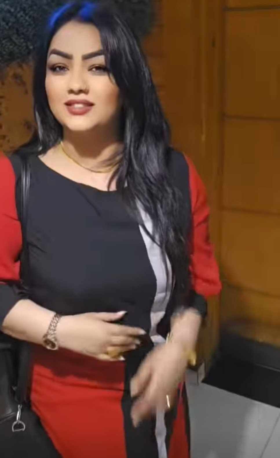 شاهد بالصورة والفيديو.. حسناء الفن السوداني تستعرض جمالها وأناقتها بإطلالة ساحرة والجمهور يتغزل: (شغالة فينا تدوين عشوائي بسماحتك دي)