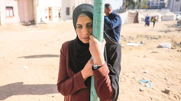 عشرات الضحايا في غارات إسرائيلية على مدرسة وخيام النازحين في غزة