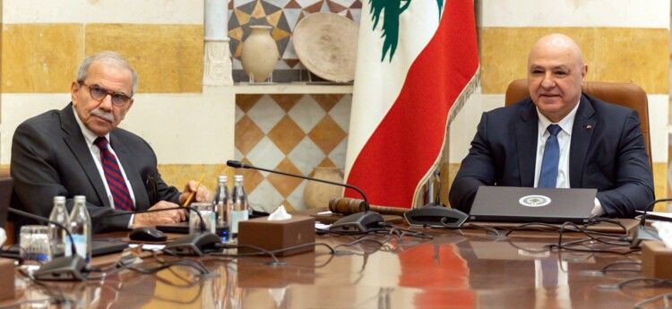 في صحف اليوم: الحكومة تمتص فتيل تسليم السلاح والرئيس عون يتجاهل الجدول الزمني وينفّس الاحتقان