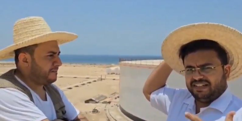 محامي صالح يكشف عن قيادي حو ثي أبلغ الطيران بقصف ميناء راس عيسى