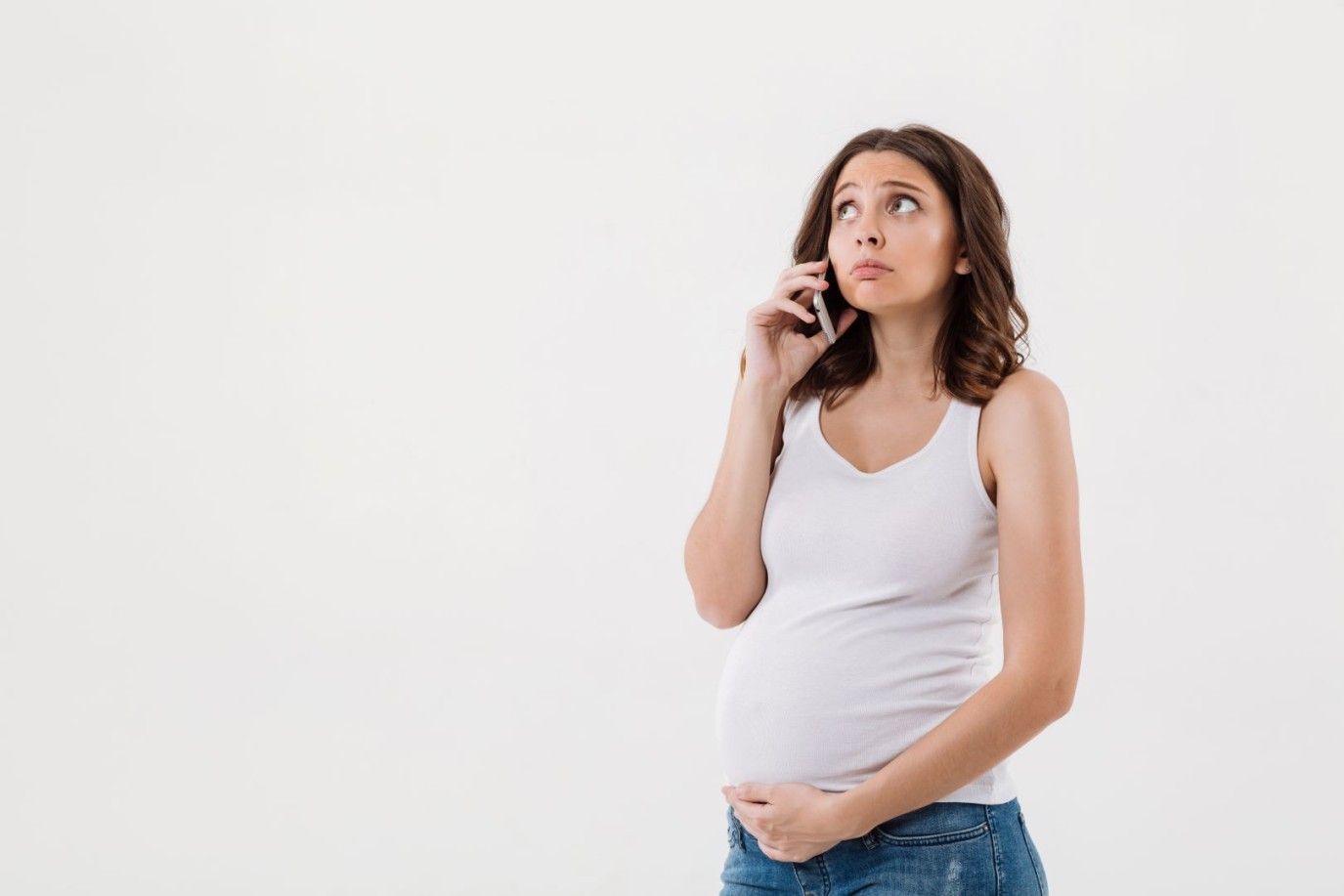 4 أعراض مرضية مزعجة تصيب الحامل في الشهور الأخيرة ونصائح لتخفيفها