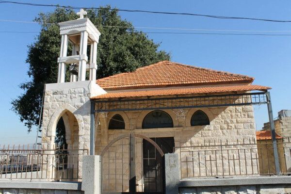 الأب سمعان ترأس قداس عشية عيد الفصح بكنيسة سيدة النجاة العجائبية في الكفور