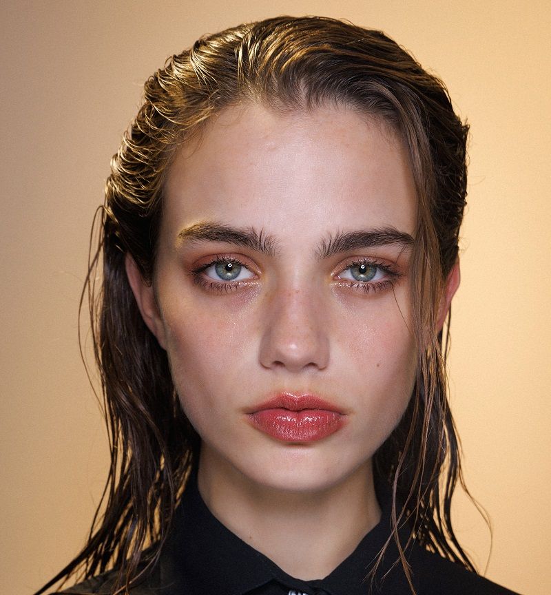 أحمر الشفاه المثالي لصيف 2025.. دليلك لاختيار اللون الأنسب لبشرتك