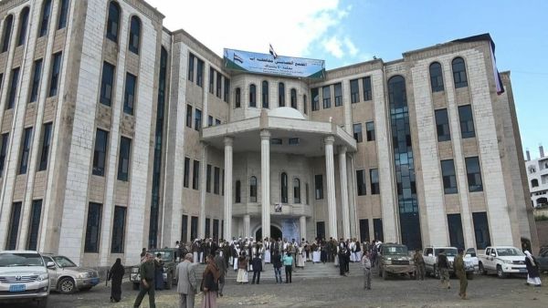 محكمة حوثية تواصل محاكمة ناشط حقوقي على ذمة انتقاده لفساد مسؤول حوثي في محافظة إب ‫