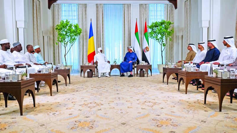 الامارات | رئيس الدولة يبحث مع رئيس تشاد العلاقات الثنائية     