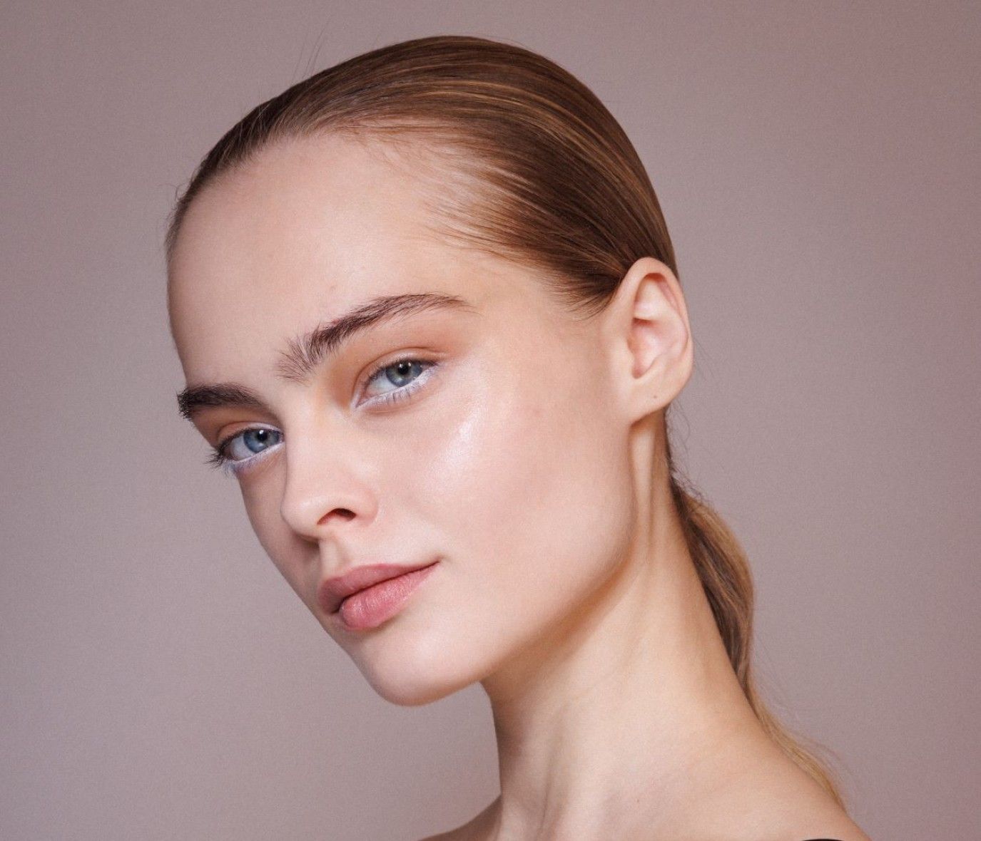 تجربتي مع ماسك الخيار والألوفيرا: سرّ إشراقة البشرة في الصيف