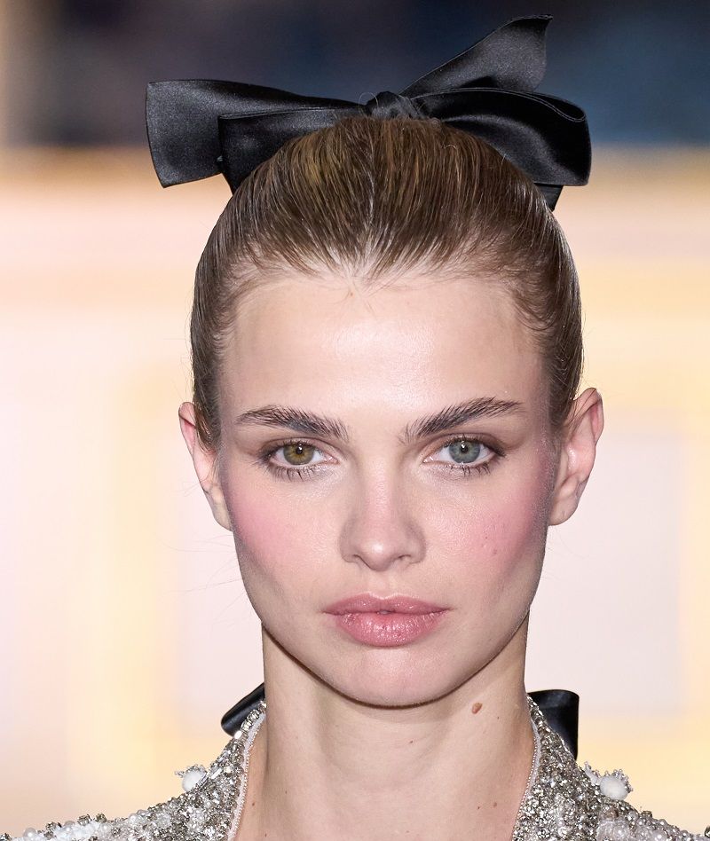 أحمر الشفاه المثالي لصيف 2025.. دليلك لاختيار اللون الأنسب لبشرتك