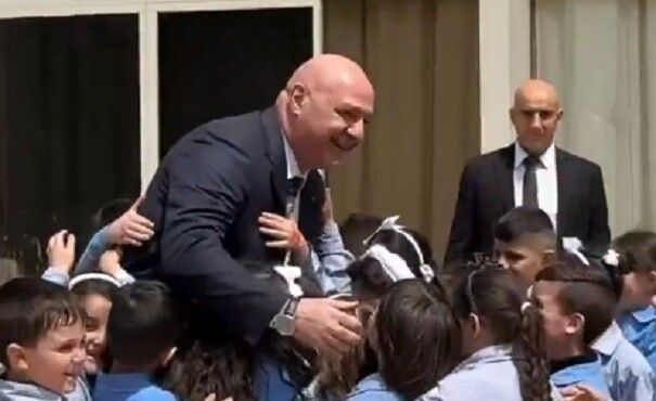 الرئيس عون والسيدة الأولى يحتفلان بأجواء عيد الفصح مع أطفال في قصر بعبدا