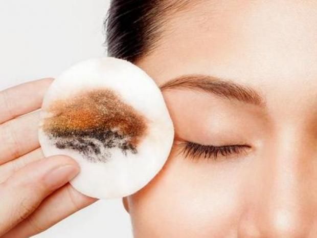 4 وصفات طبيعية لإزالة المكياج للبشرة الحساسة بدون مجهود
