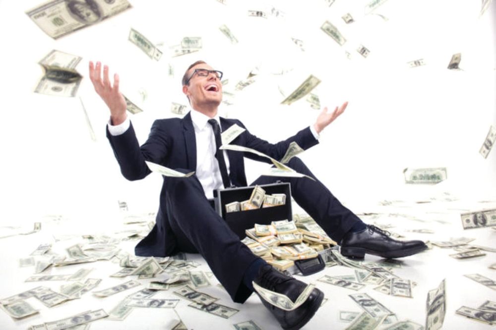 عاصفة ترامب تطيح بأثرياء العالم.. وبافيت الناجي الوحيد