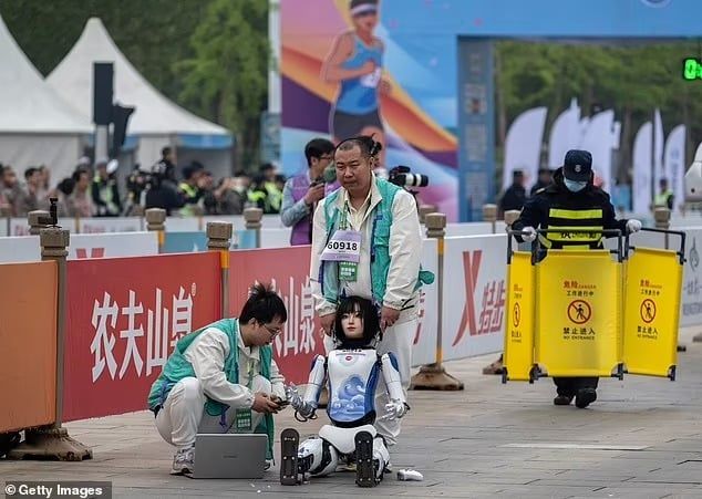 تكنولوجيا: روبوتات تشارك في مارثون بشرى في بكين.. من يفوز في النهاية؟