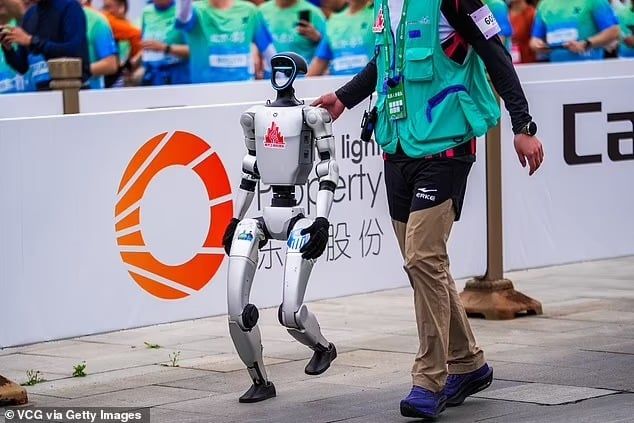 تكنولوجيا: روبوتات تشارك في مارثون بشرى في بكين.. من يفوز في النهاية؟
