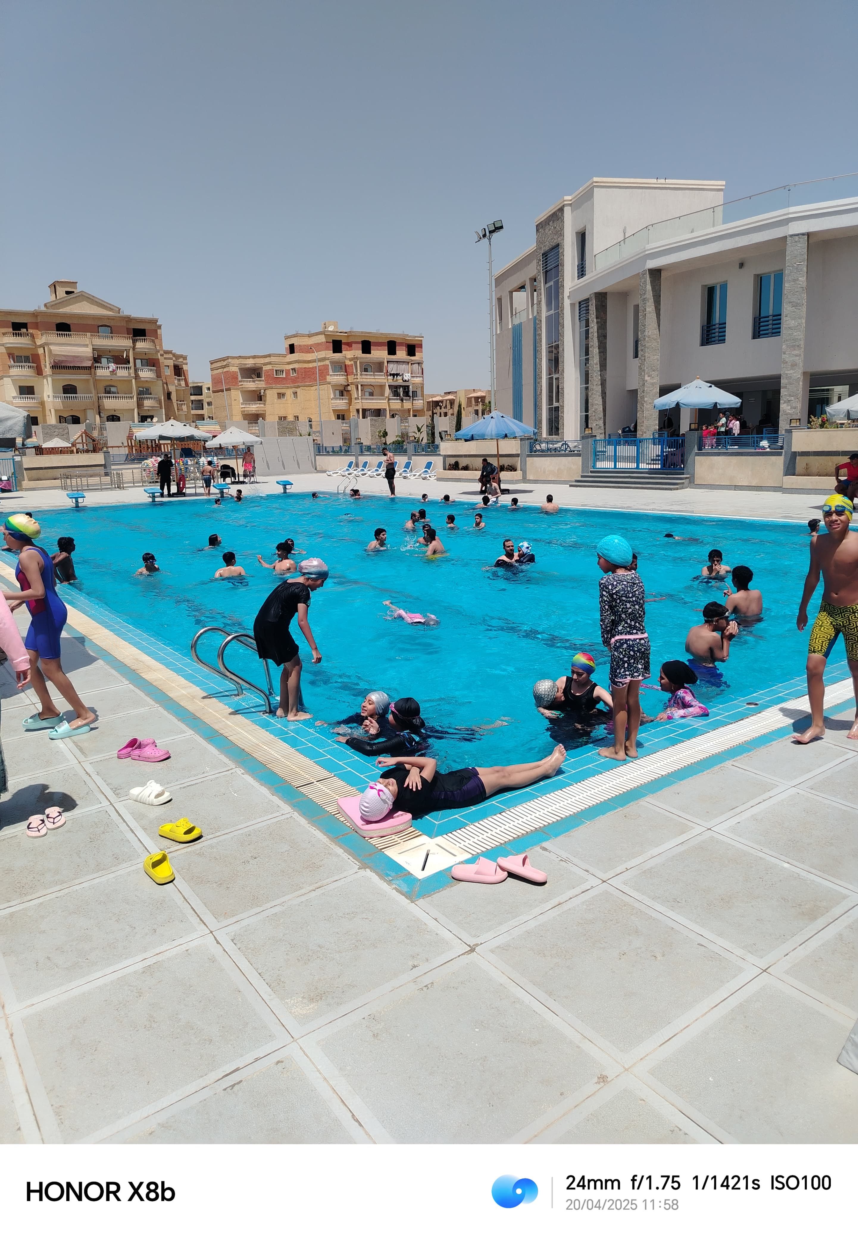 عمر الحداد يعلن افتتاح حمام السباحة نصف أولمبي بمركز الجزيرة "2"