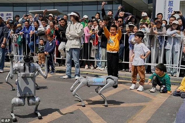 تكنولوجيا: روبوتات تشارك في مارثون بشرى في بكين.. من يفوز في النهاية؟