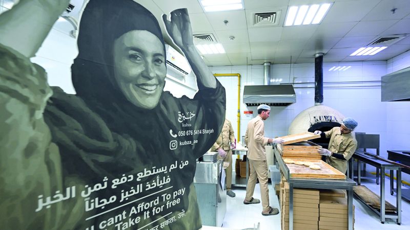 الامارات | إماراتية تجبر خواطر الناس بـ «مليون رغيف»