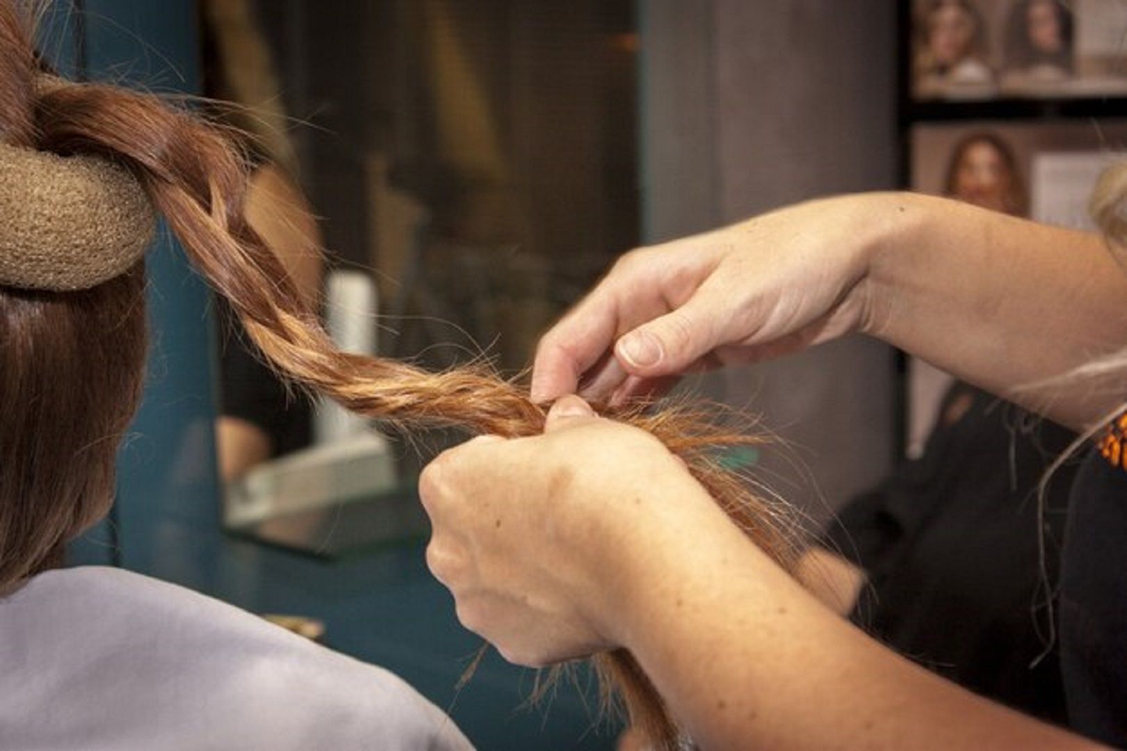 جمال الشعر المموج.. كيف تحصلين على التموجات المثالية بطرق طبيعية وآمنة؟