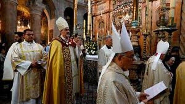 المطران بيتسابالا خلال قداس عيد الفصح في القدس: قلقون من تدهور الوضع في غزة