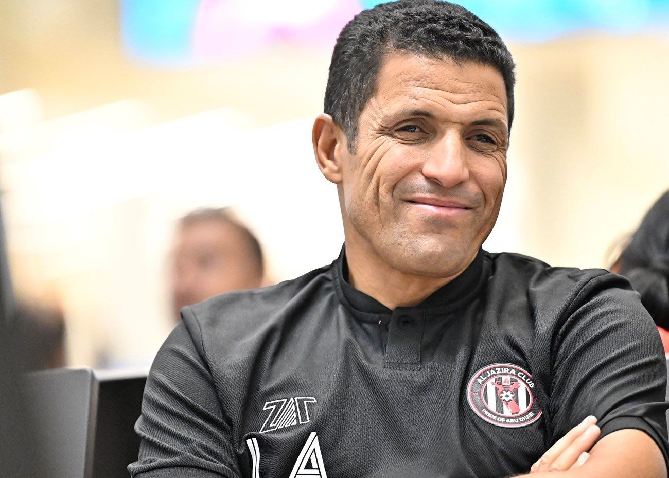 الامارات | الجزيرة يحسم الجدل حول مستقبل الحسين عموتة وانتقاله لتدريب العراق