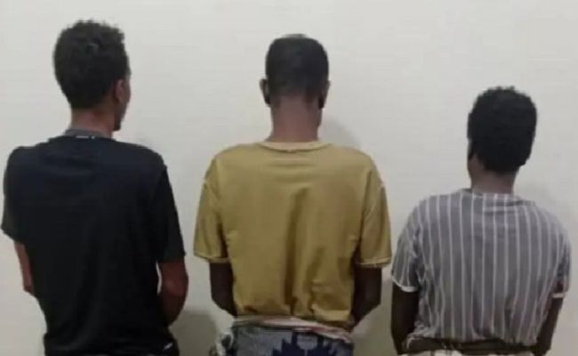 سلطات شبوة تلقي القبض على عصابة متهمة بسرقة محتويات السيارات