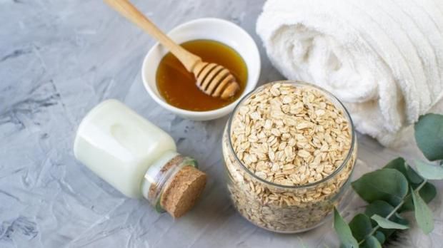 4 وصفات طبيعية لإزالة المكياج للبشرة الحساسة بدون مجهود