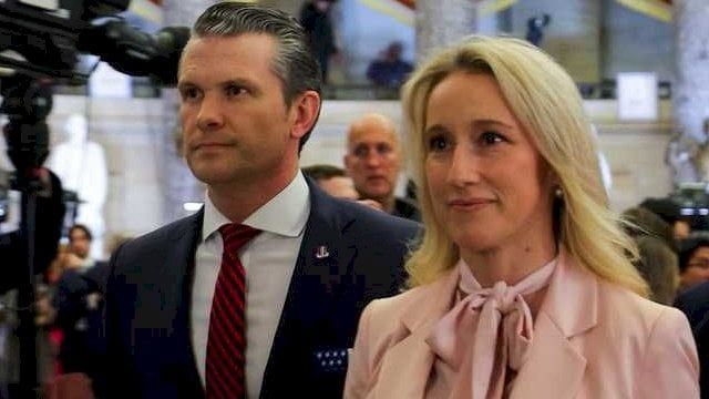 وزير الدفاع الأميركي شارك خطة ضرب الحوثيين مع زوجته.. ودعوات من الكونغرس لإقالته