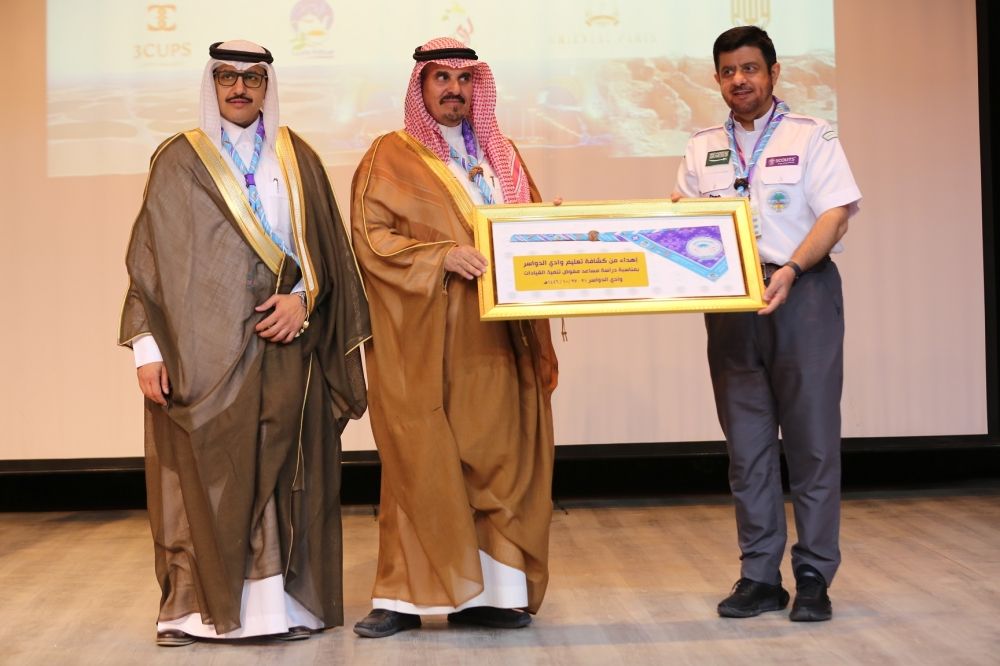 محافظ وادي الدواسر يفتتح دراسة مساعدي مفوضي تنمية القيادات