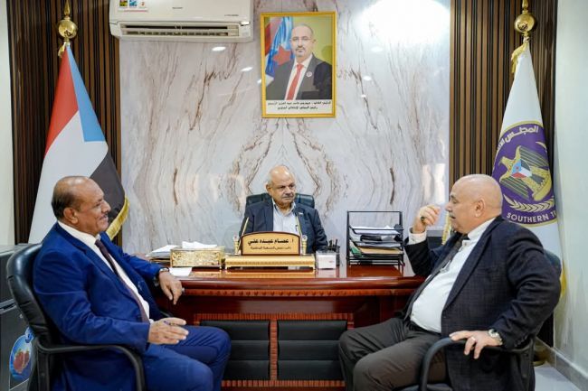 عصام عبده علي يتابع قضية انتشار الحميات بعدن