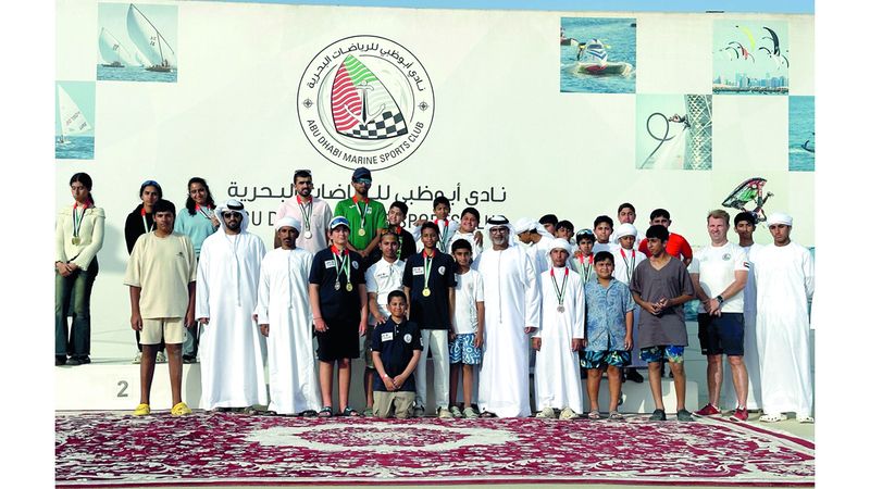 الامارات | «أبوظبي للرياضات البحرية» يُتوِّج أبطال «الإبحار الشراعي»