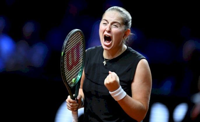 دورة شتوتغارت: أوستابنكو تفاجىء سابالينكا وتحرز اللقب